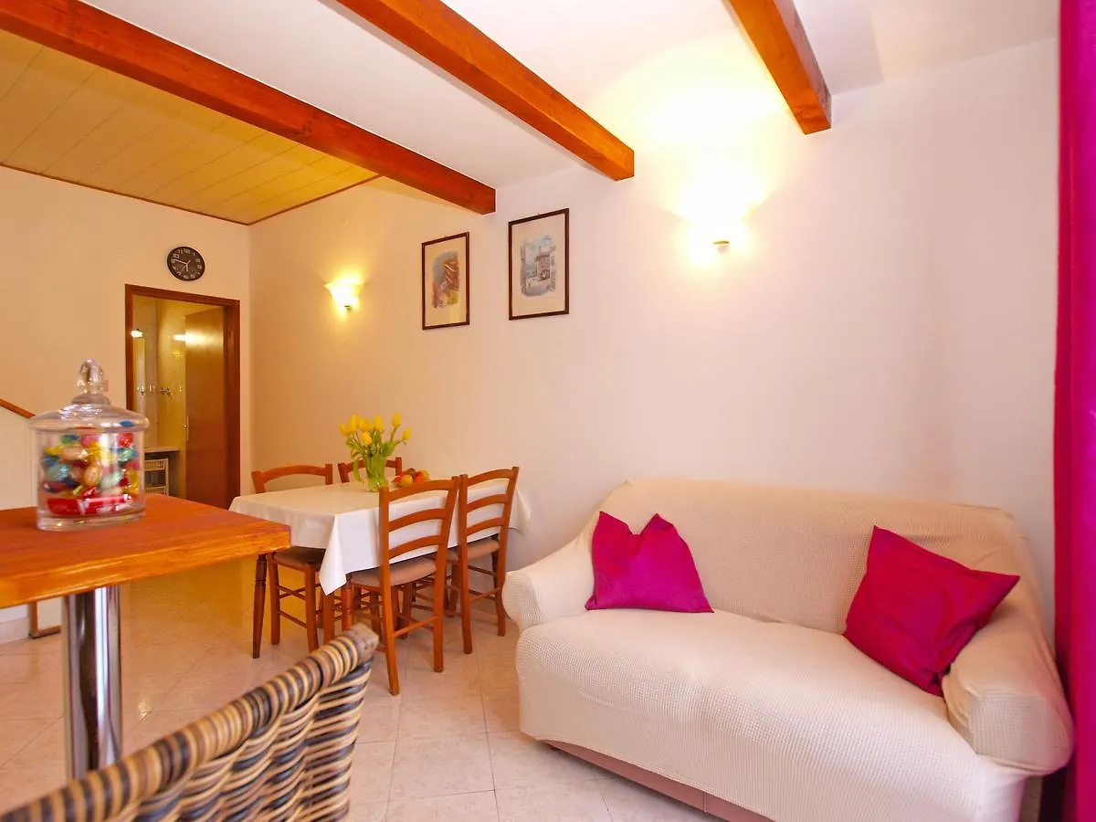 Apartment Doris 1558 Pula 0*,  Croatia
